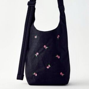 BAGGU Black Shoulder Bag with Pink Floral Design